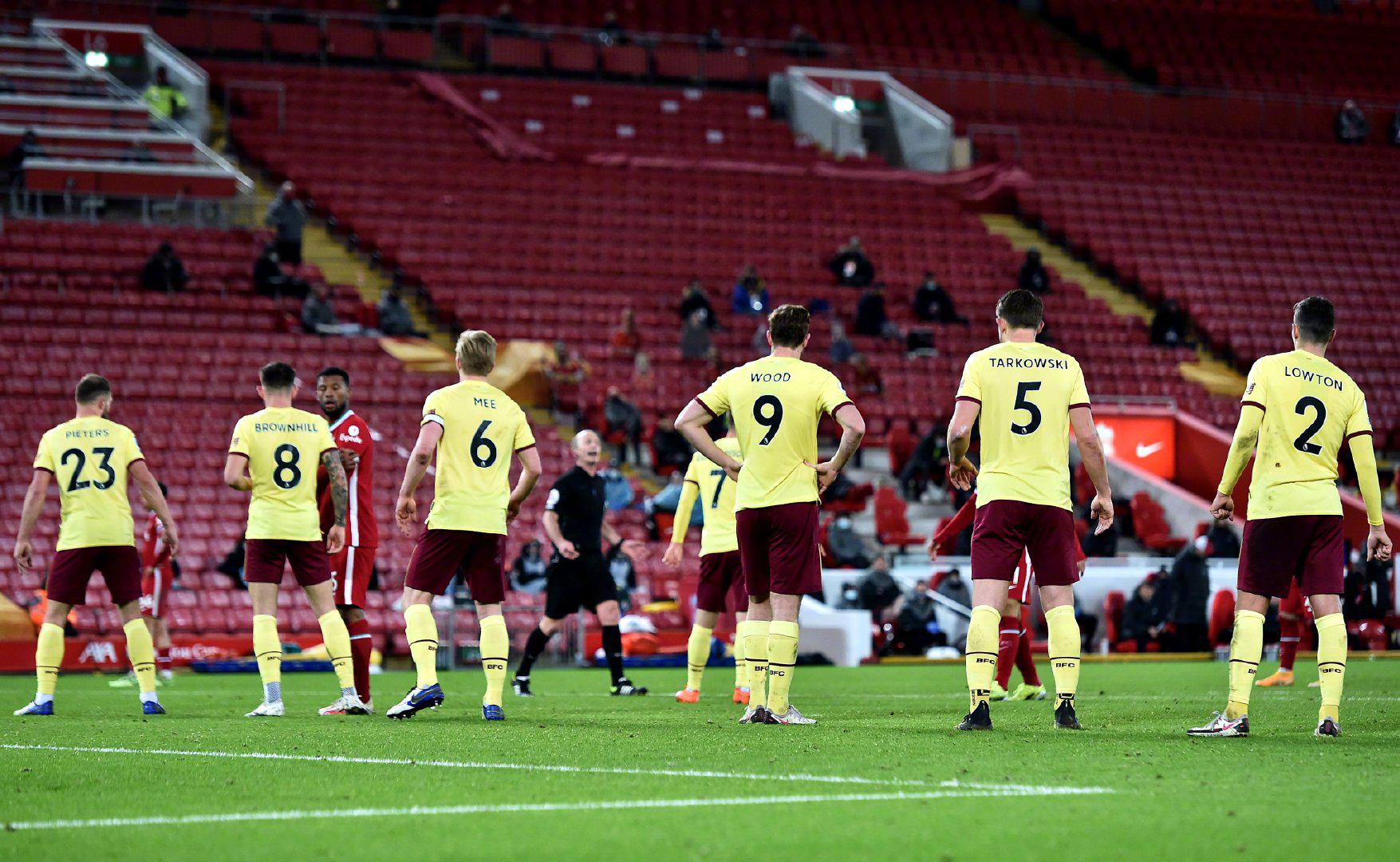 中超第20轮观众人数：英博61611人居首，上海德比60031人排第2.